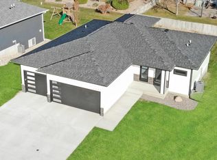 1803 Reese Rd, Cedar Falls, IA 50613