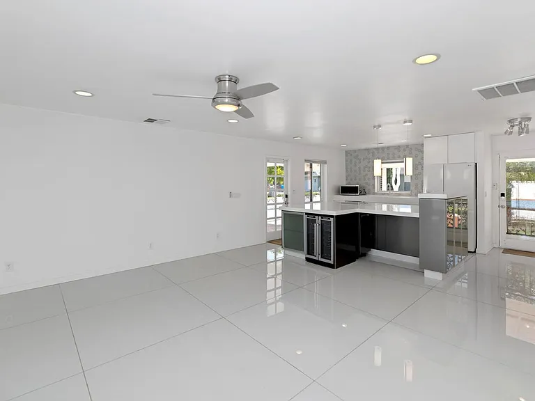 4222 E Indianola Ave — Photo 6