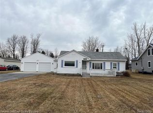4056 Keewahdin Rd, Fort Gratiot, MI 48059