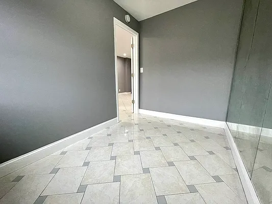 Rented by Amorelli Realty | media 8