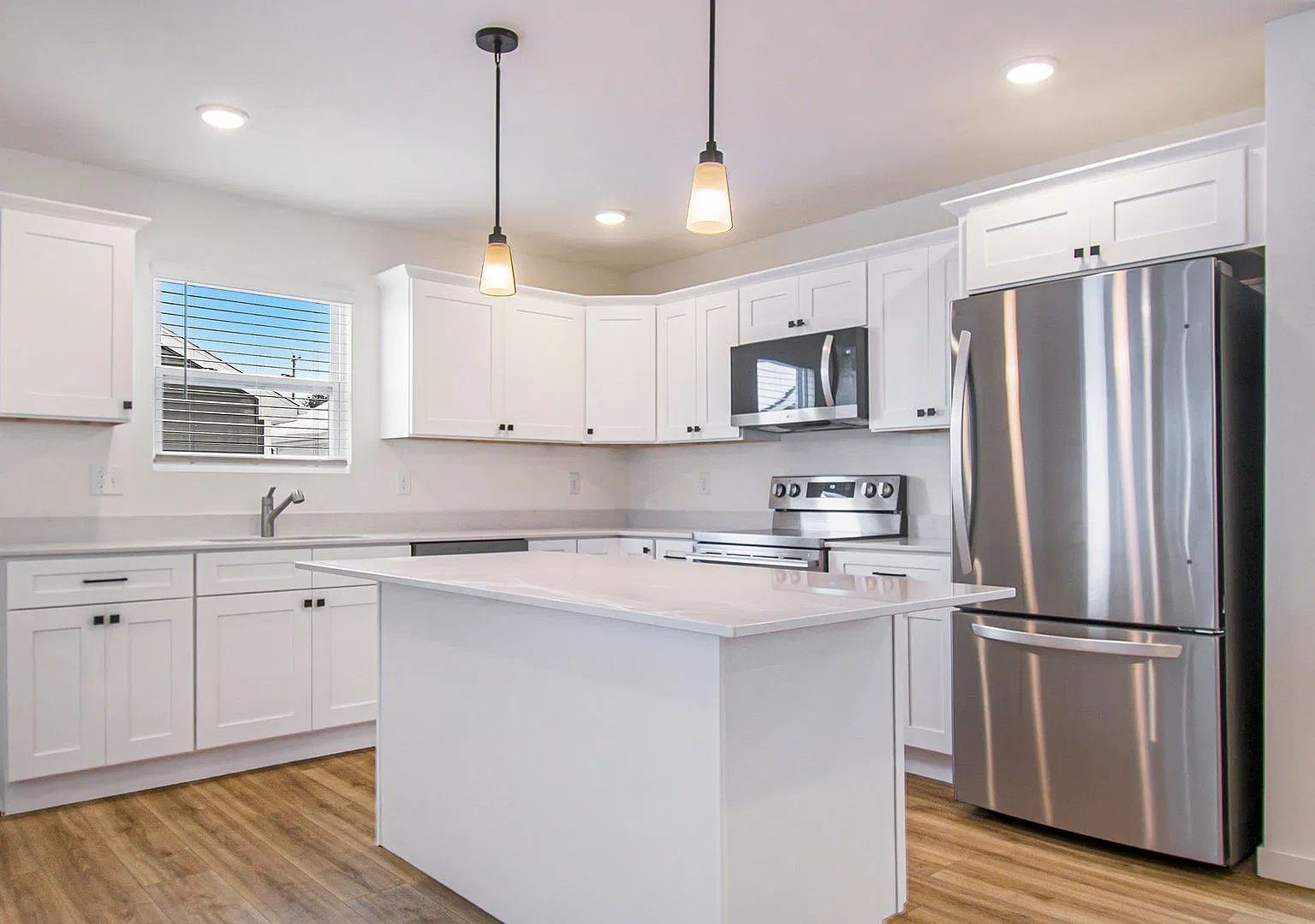 1 Month FREE Rent! Applied to Your First Full Month. Terms & Conditions Apply. — Photo 3