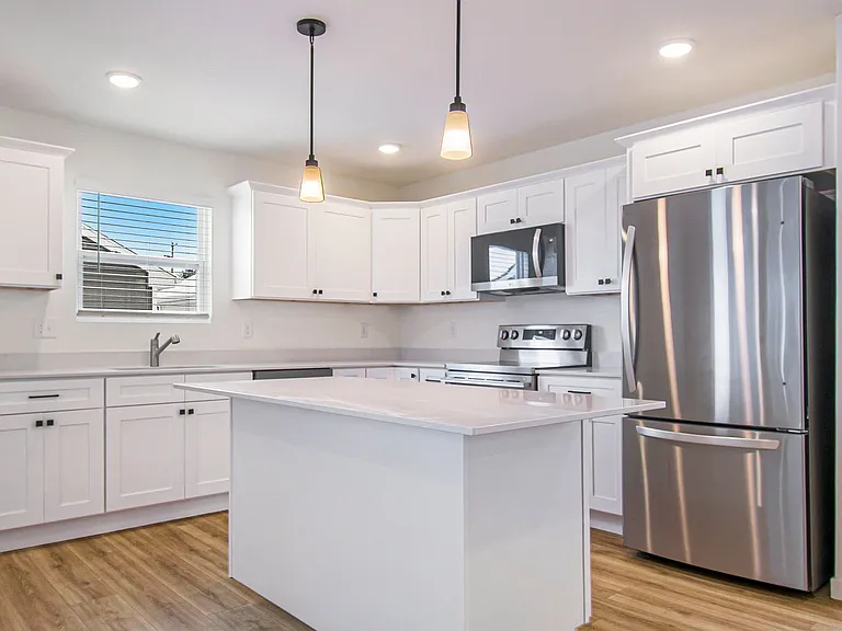 619 W Marion St — Photo 2