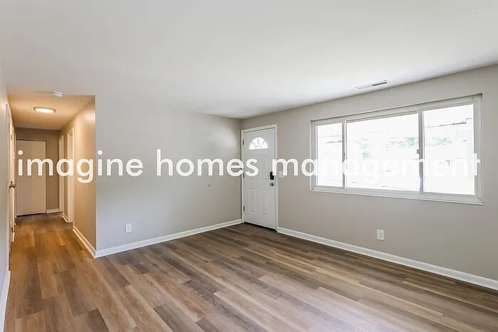 3 bed, 1.5 bath, 1530 sqft, $2,095 — Photo 4