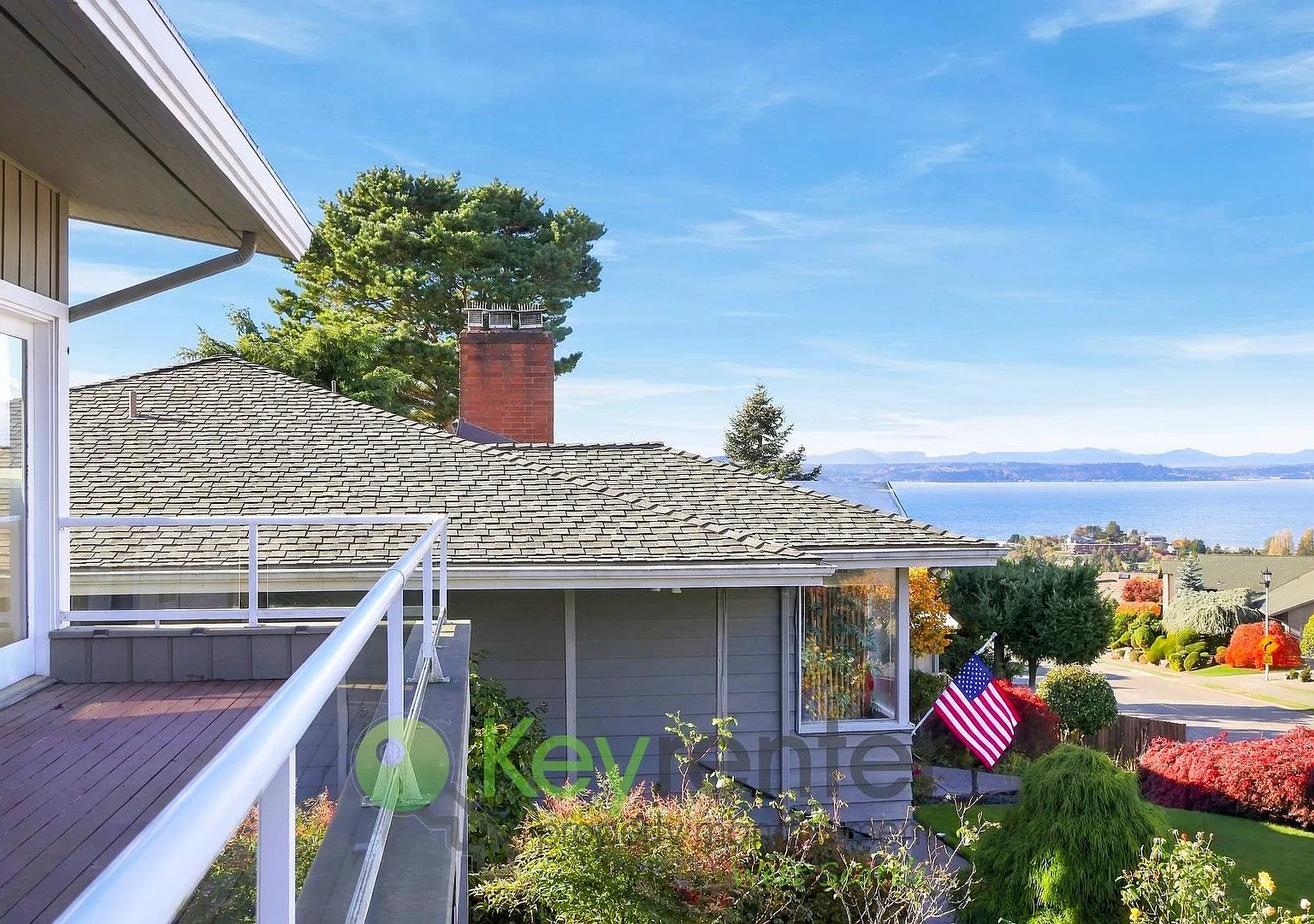 Sophisticated Four Bedroom Home with Vaulted Ceilings — Photo 4