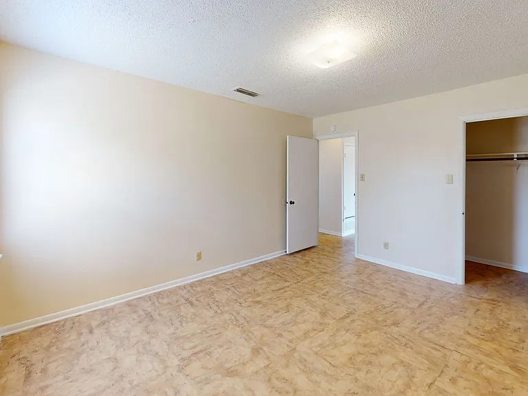 402 Skyline Ave — Photo 16