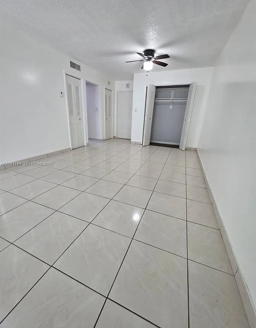 Coral Gate East Condo — Photo 4