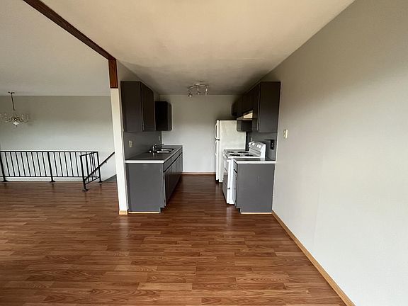 3rd image of 403 Stratford Way APT 2