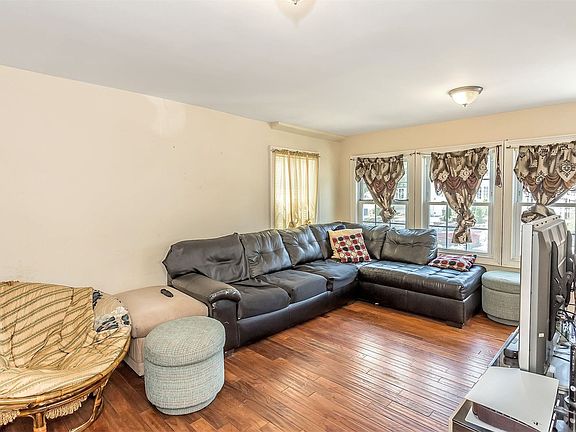 3rd image of 9343 209th St