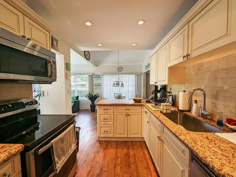 17042 Traverse Cir — Photo 10