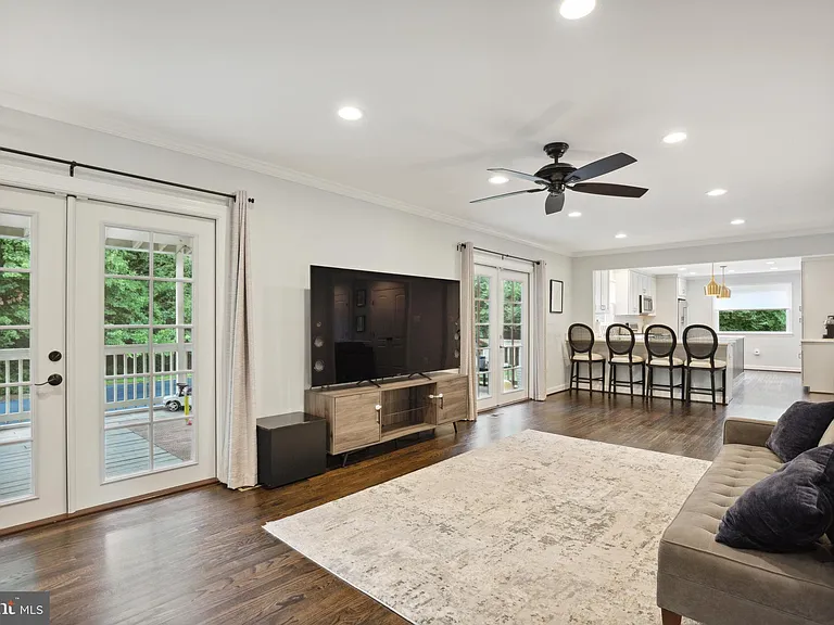 9911 Barnsbury Ct — Photo 5