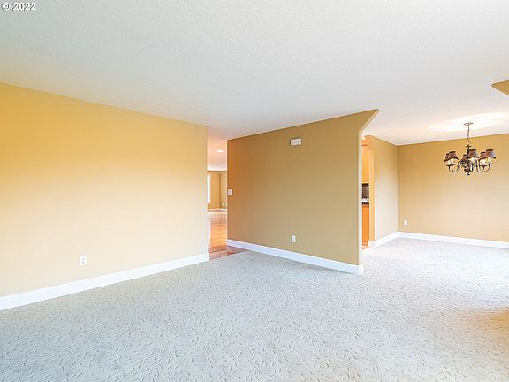 4th image of 6305 NE 44th Cir