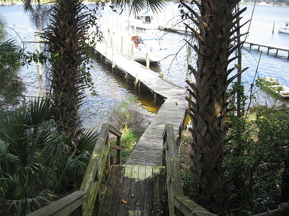 steps to pier,28 ft elevate