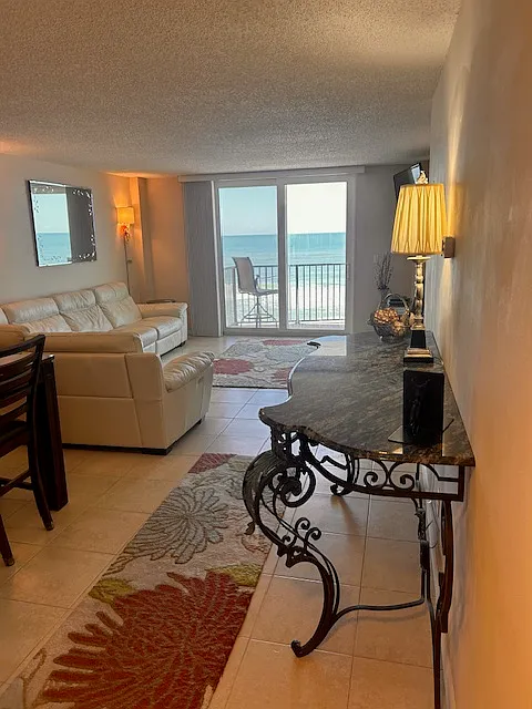 2 bed, 1290 sqft, $2,600 — Photo 2