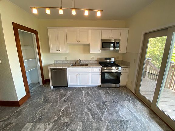 3rd image of 443 20th St