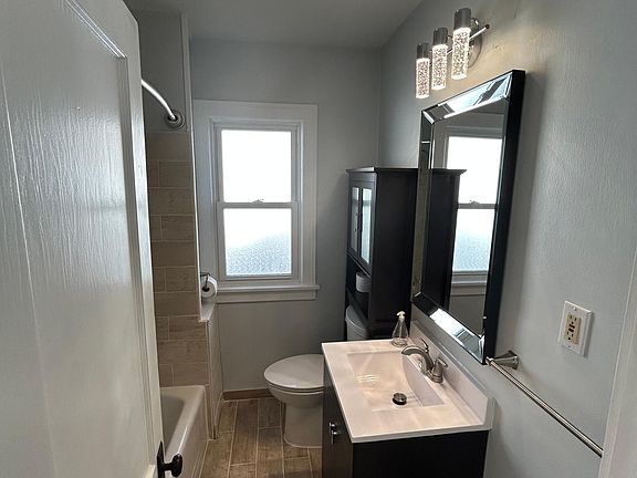 2nd image of 1333 Gladys Ave