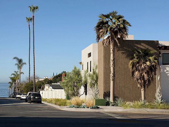 2nd image of 6710 La Jolla Blvd #201