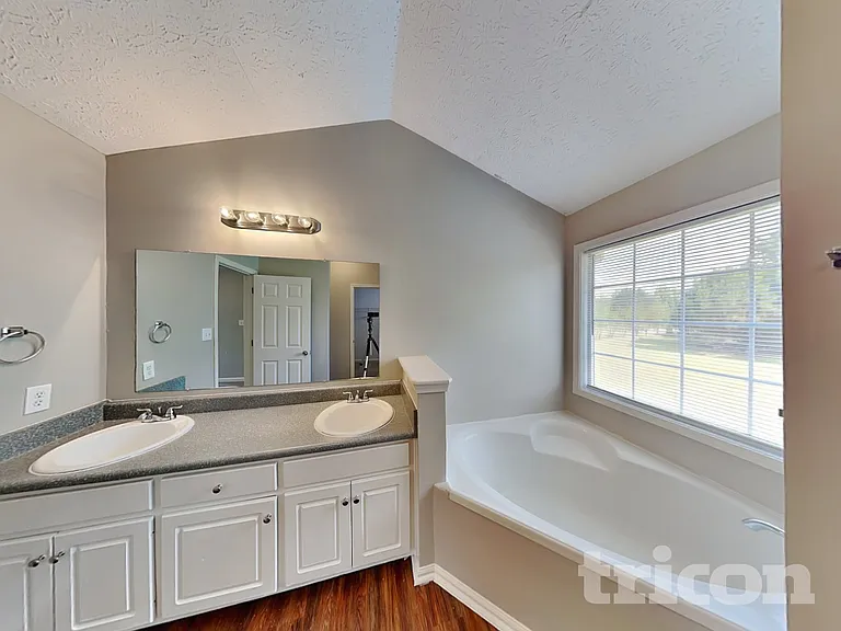101 Midland Dr — Photo 10