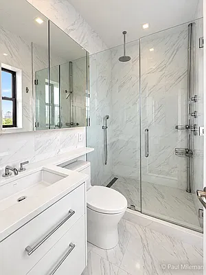 Bathroom, photo 1
