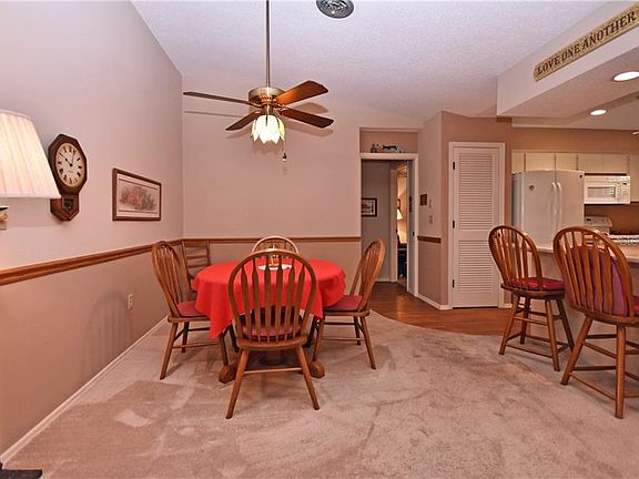 5th image of 29 Tiffany St
