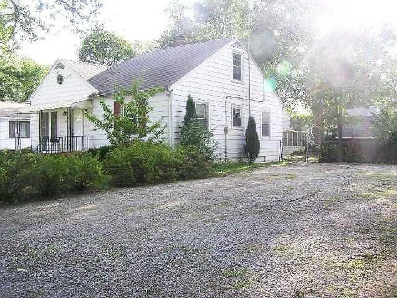 5639 Yarmouth Ave photo 1