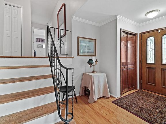 2nd image of 826 Terrace Pl