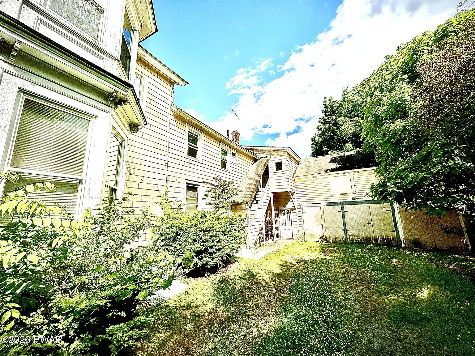 2 bed, 1.0 bath, 620 sqft, $1,600 — Photo 2