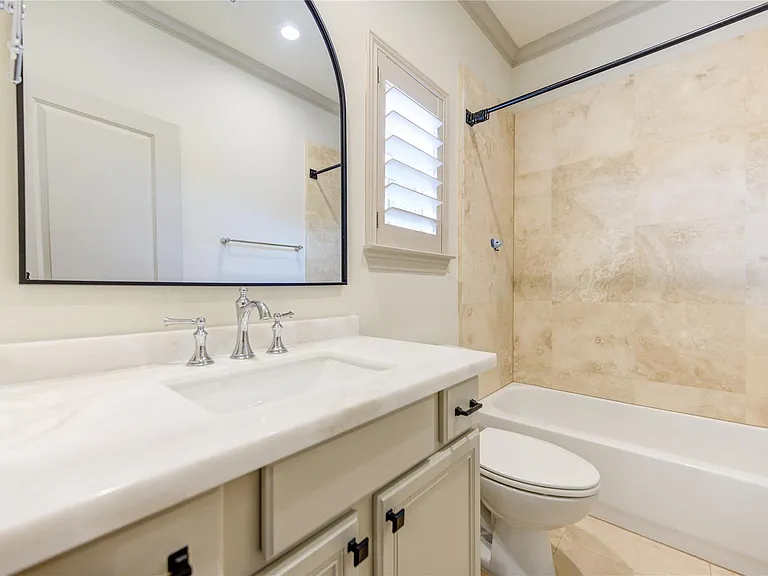 6302 Prague St — Photo 37