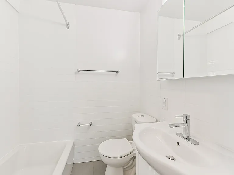 224 Saint George St — Photo 17
