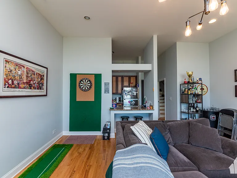 1133 W Addison St #3 — Photo 6