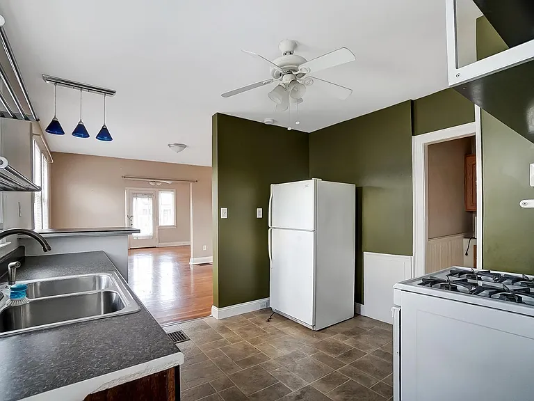 104 Bank Ave #2 — Photo 11