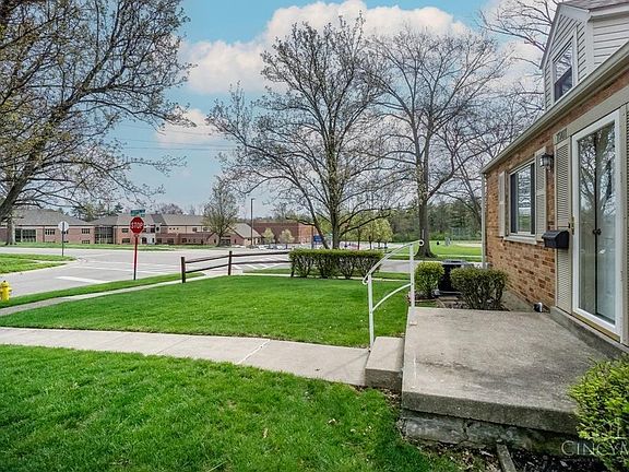4th image of 7907 Greenbriar Ln