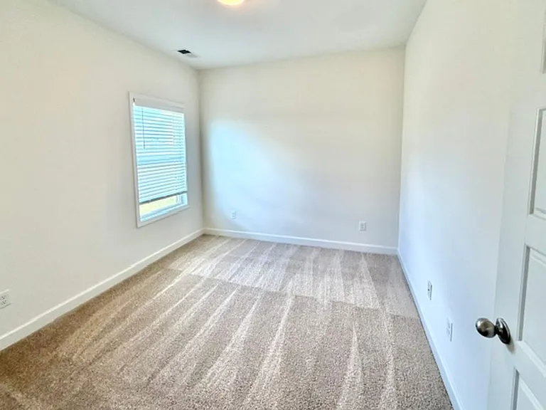 130 Primrose Ln — Photo 9