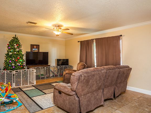 4th image of 4425 Elliot Ave