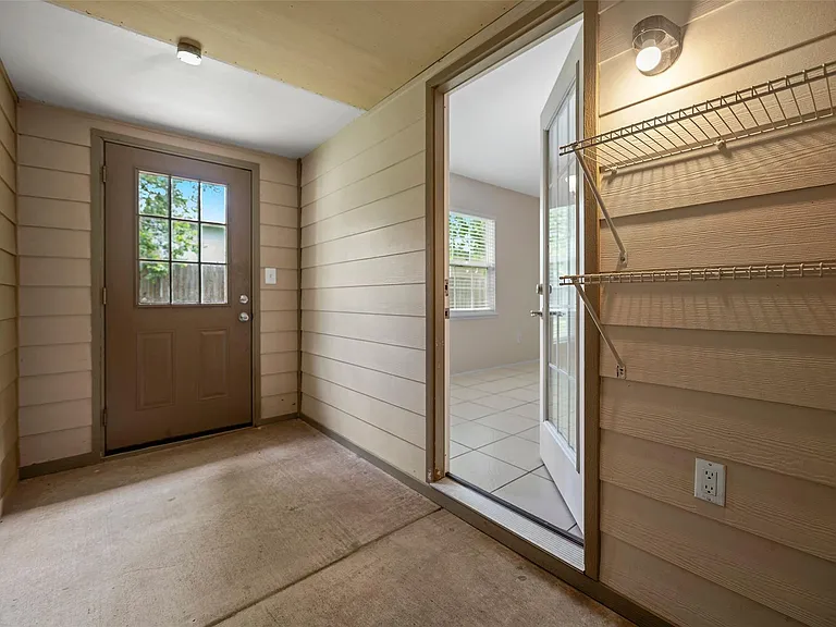 10122 Green Valley Ln — Photo 9