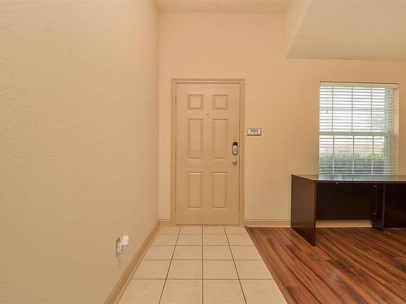 5th image of 5027 Royal Cypress Dr
