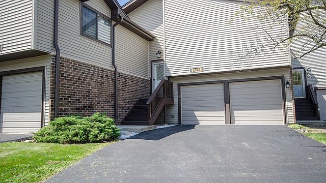1st image of 3S266 Briarwood Dr