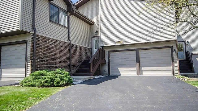 3S266 Briarwood Dr photo 1