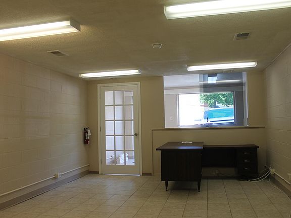 2nd image of 131 E Meeting St