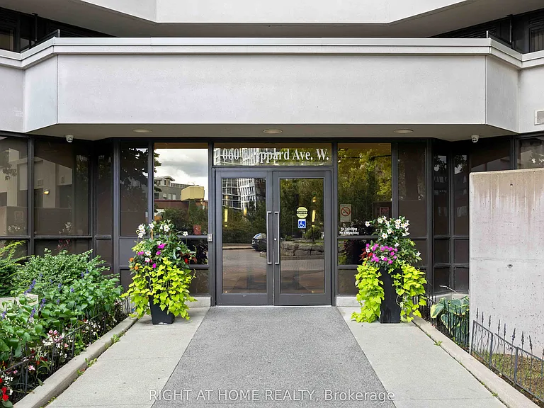 1060 Sheppard Ave W #1521 — Photo 3