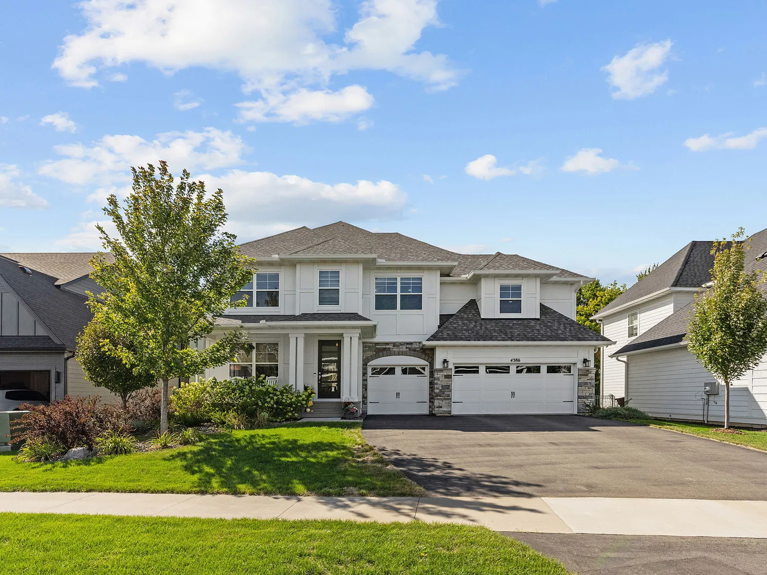 4386 Arbor Dr — Photo 2