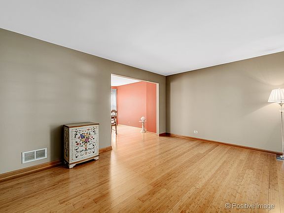 4th image of 842 Royal Glen Ln