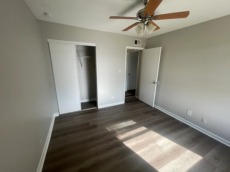 University Crossings Apartments — Photo 42