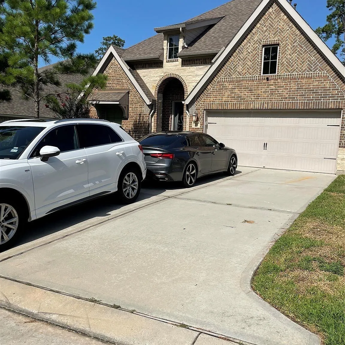 4 bed, 3.0 bath, 2568 sqft, $3,499 — Photo 2