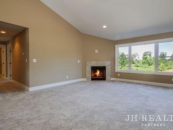 3rd image of 9933 Shaner Ave NE
