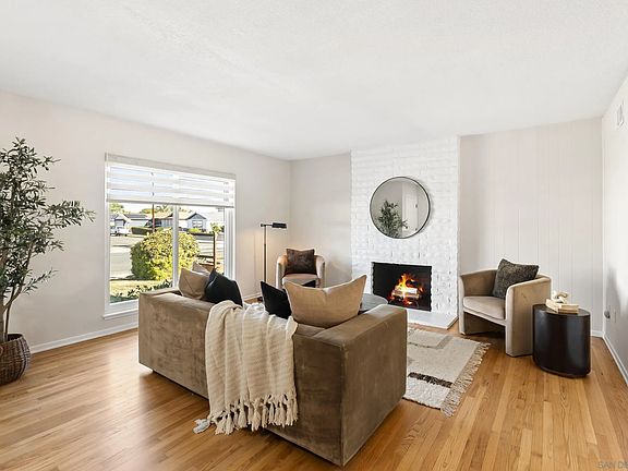 5th image of 8687 Chantilly Ave