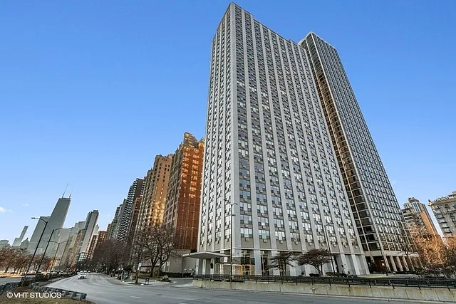1550 N Lake Shore Dr APT 2F photo 1
