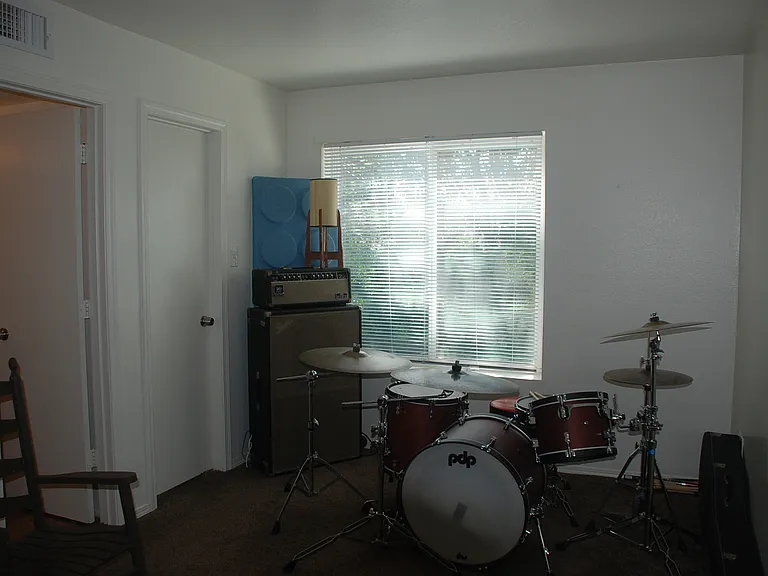 2116 N Wind Dr SW — Photo 8