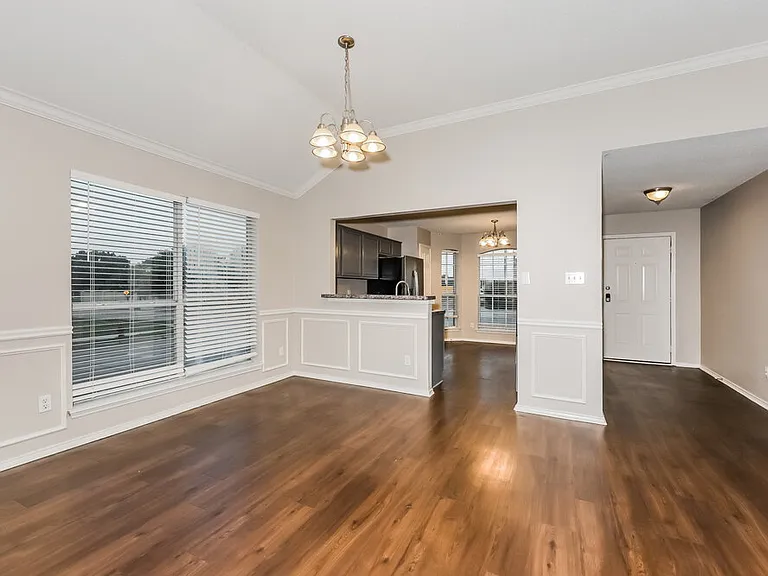 2844 Claremont Dr — Photo 5