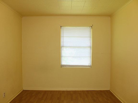 3rd image of 5206 Lakeshore Dr