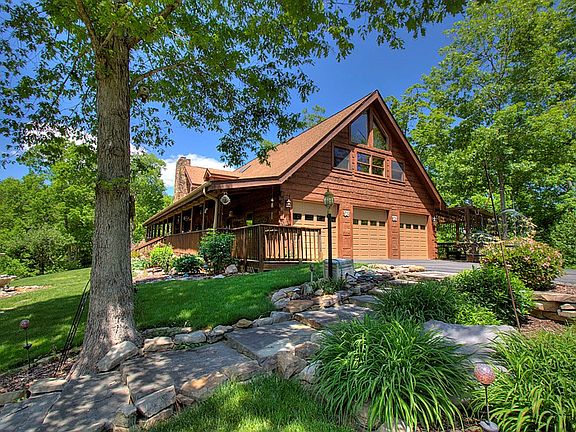 Image 5: Drive up to your garages